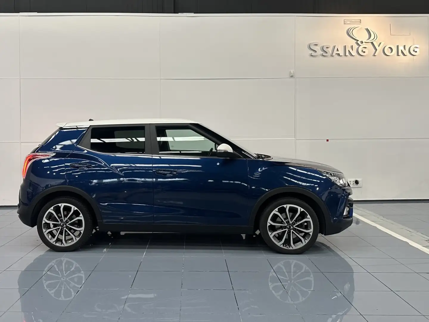 SsangYong Tivoli G16 Limited 4x2 Bleu - 2