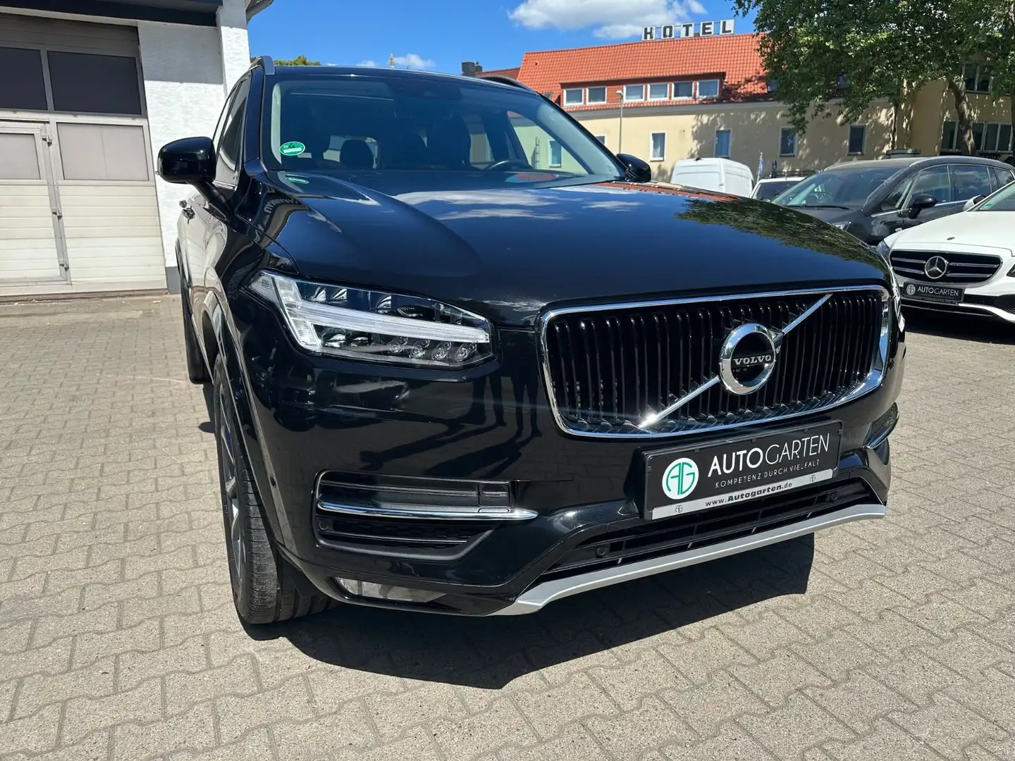 Volvo XC90 D5 XC90*Momentum*AWD*LEDER*7-SITZER*KAMERA* Schwarz - 2