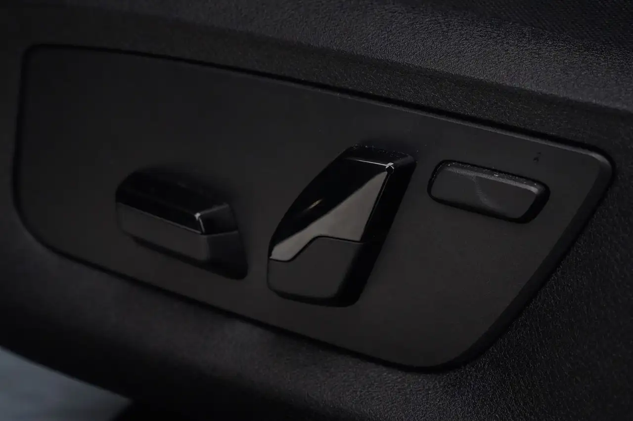 BMW 530 e M Sport *LED/Abstandstemp./SHZ/Head-UP*, миниатюра 19
