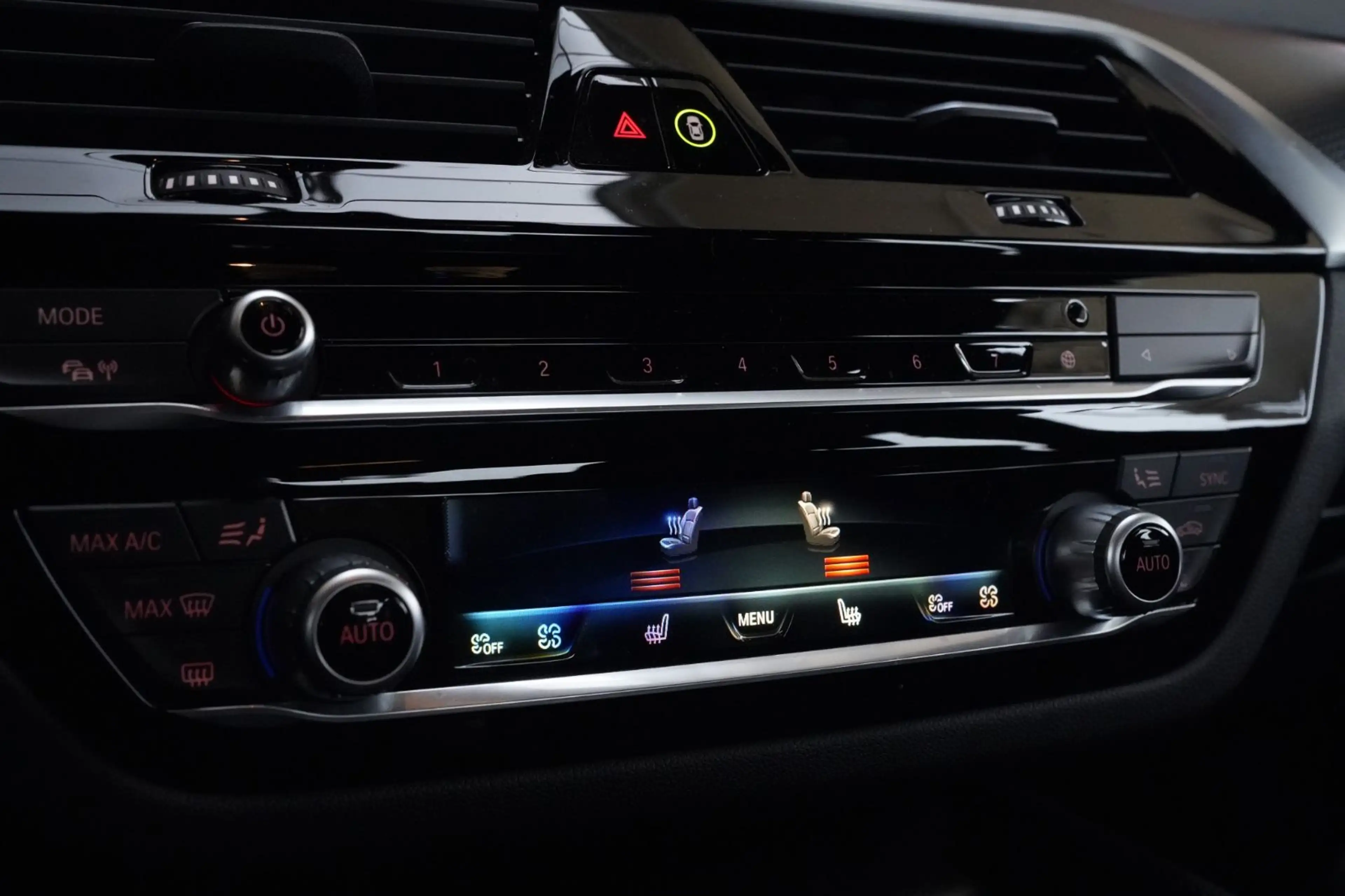 BMW 530 e M Sport *LED/Abstandstemp./SHZ/Head-UP* — photo 14