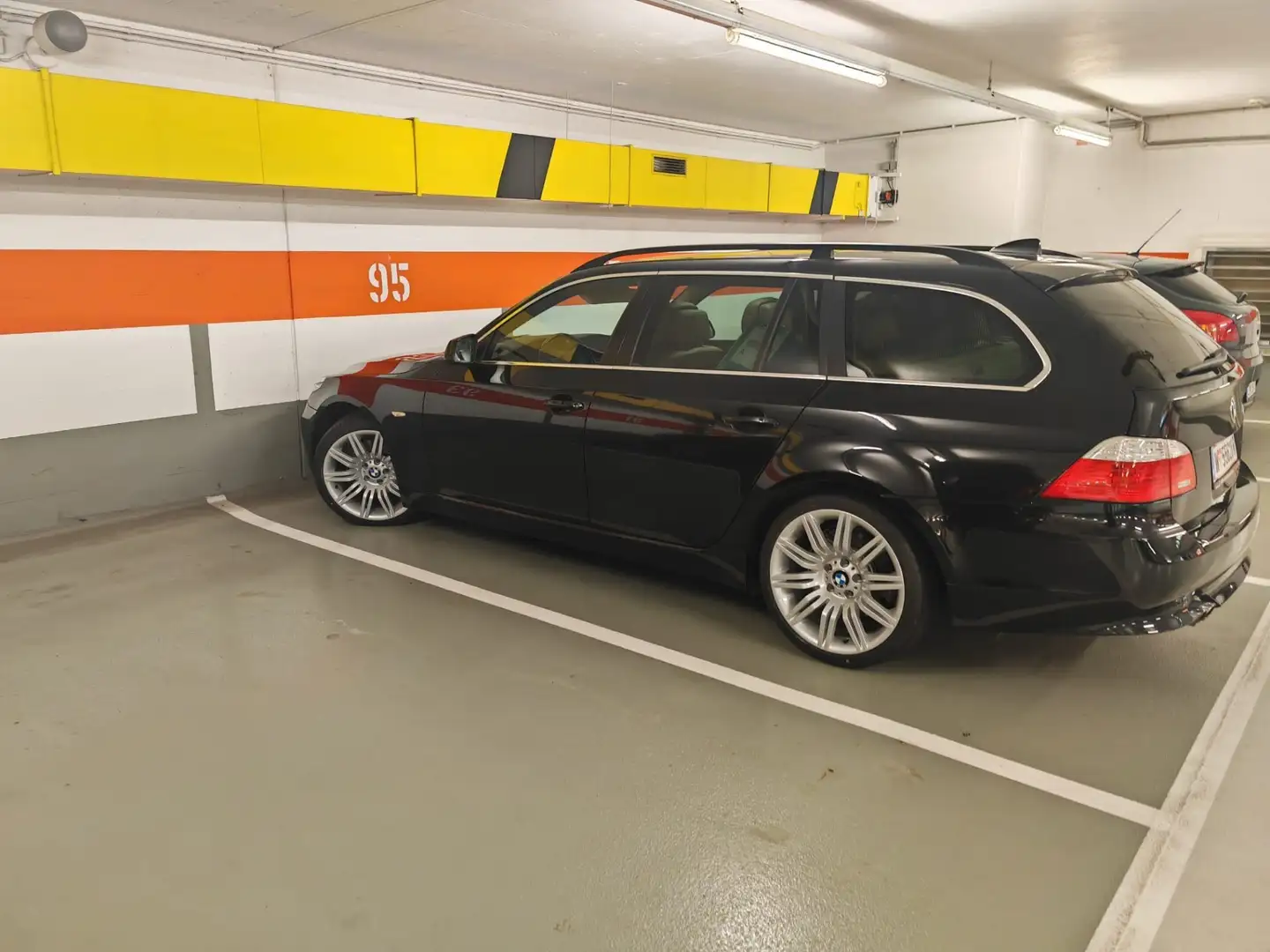 BMW 525 525d Touring Österreich-Paket Aut. - 2