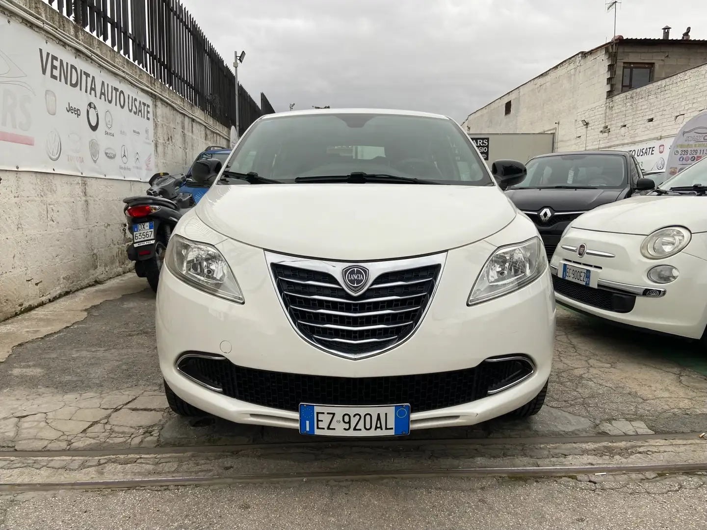 Lancia Ypsilon 0.9 t.air Elle ecochic metano 80cv - 1