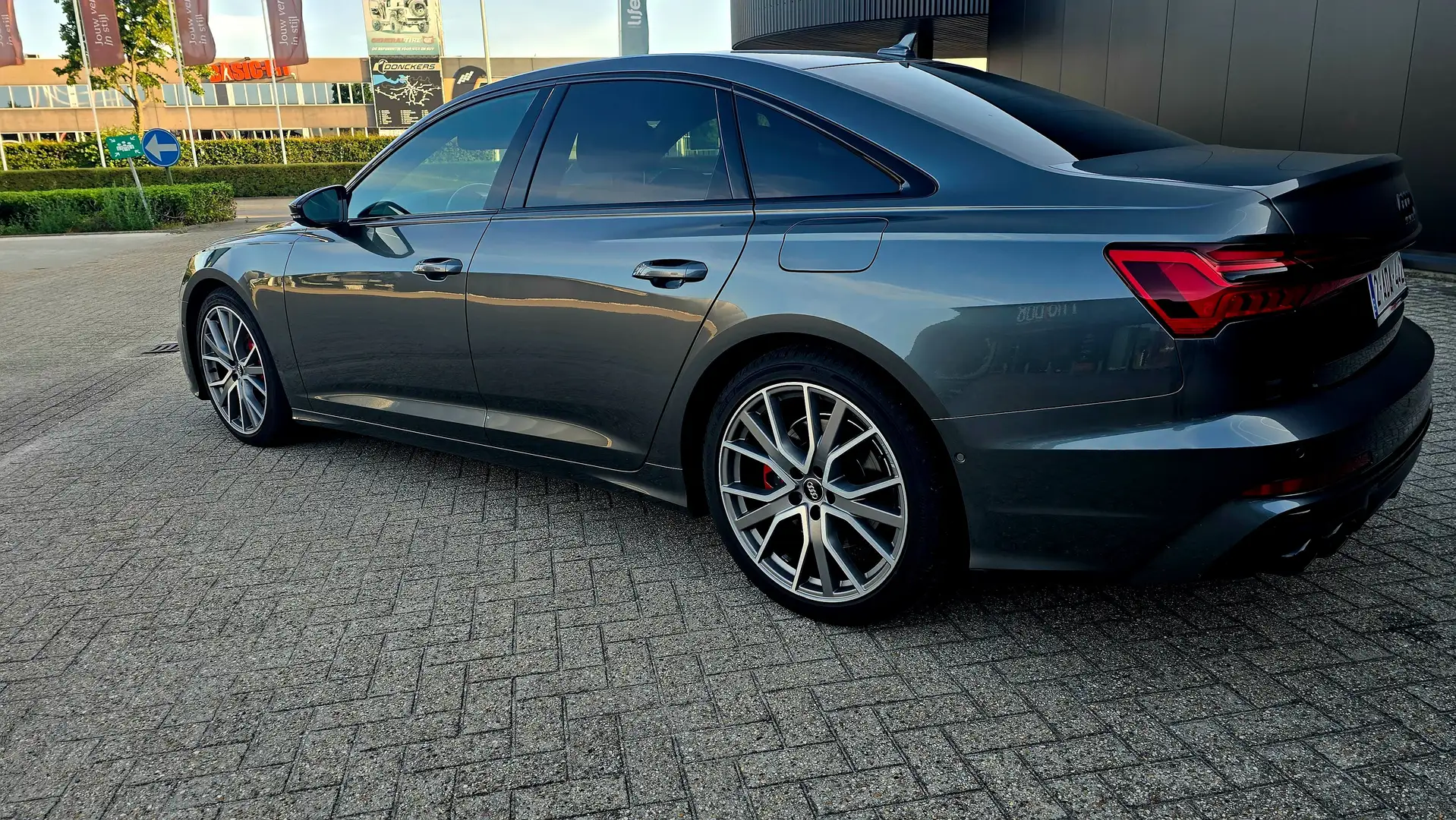 Audi A6 55 TFSi E 367 pk Gris - 2