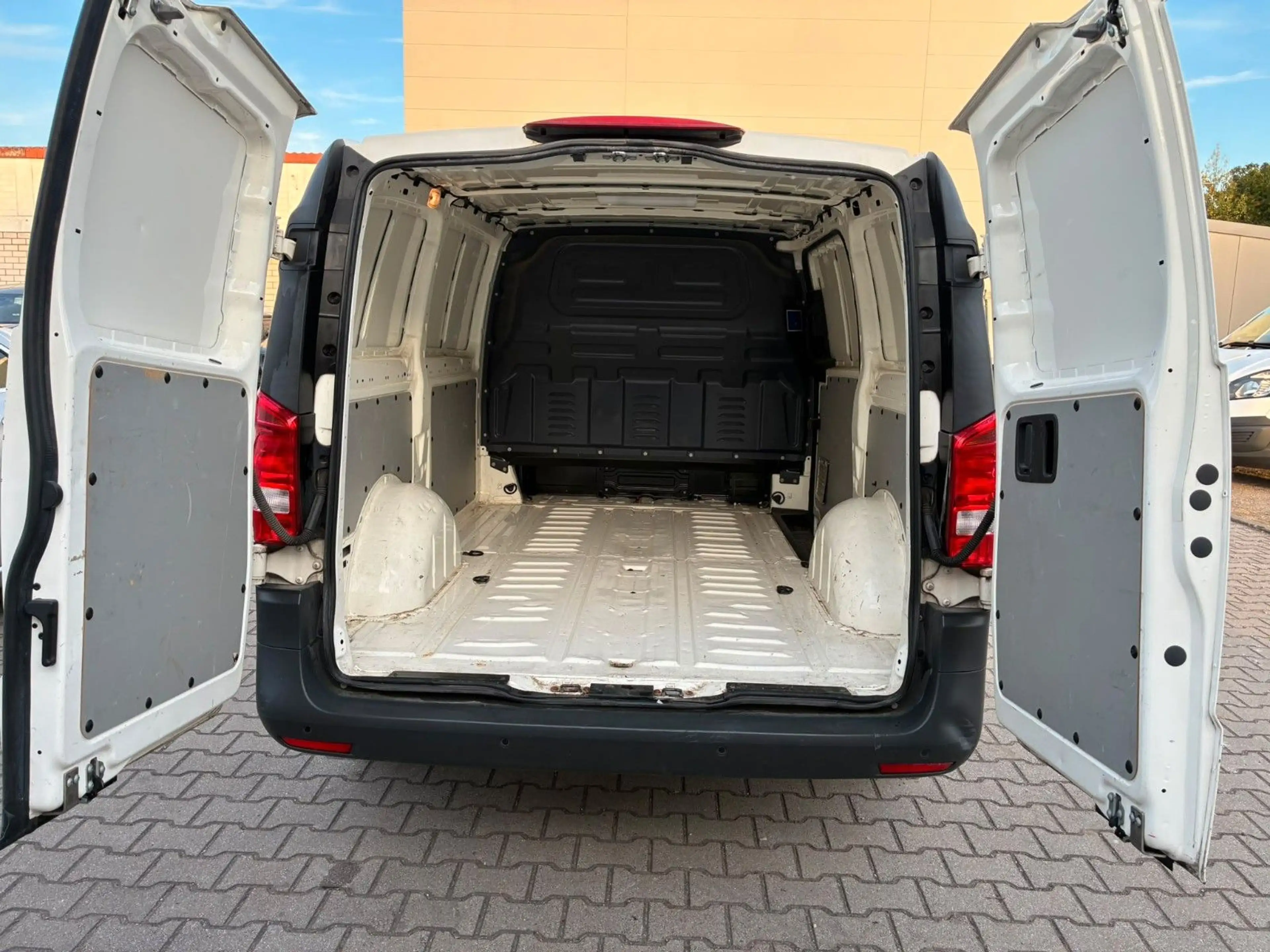 Mercedes-Benz Vito Kasten 114 CDI/BT RWD lang — photo 11