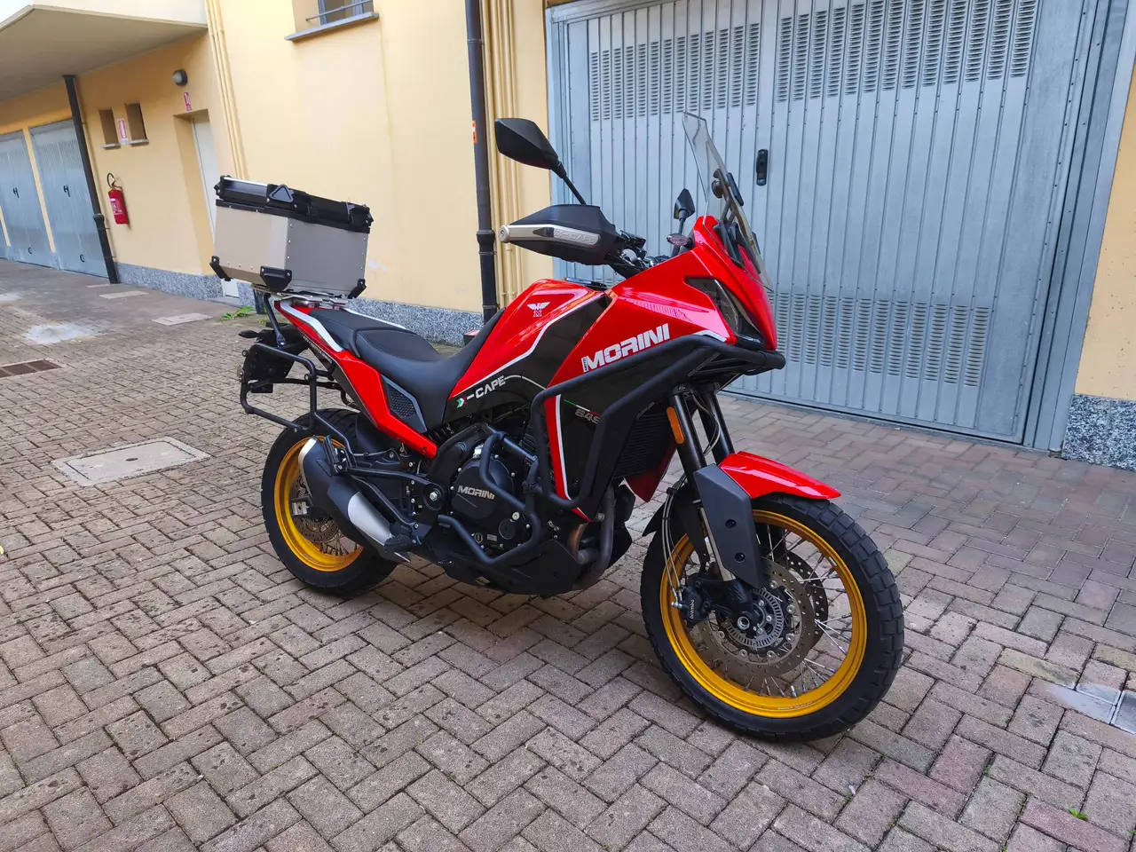 Moto Morini X-Cape
