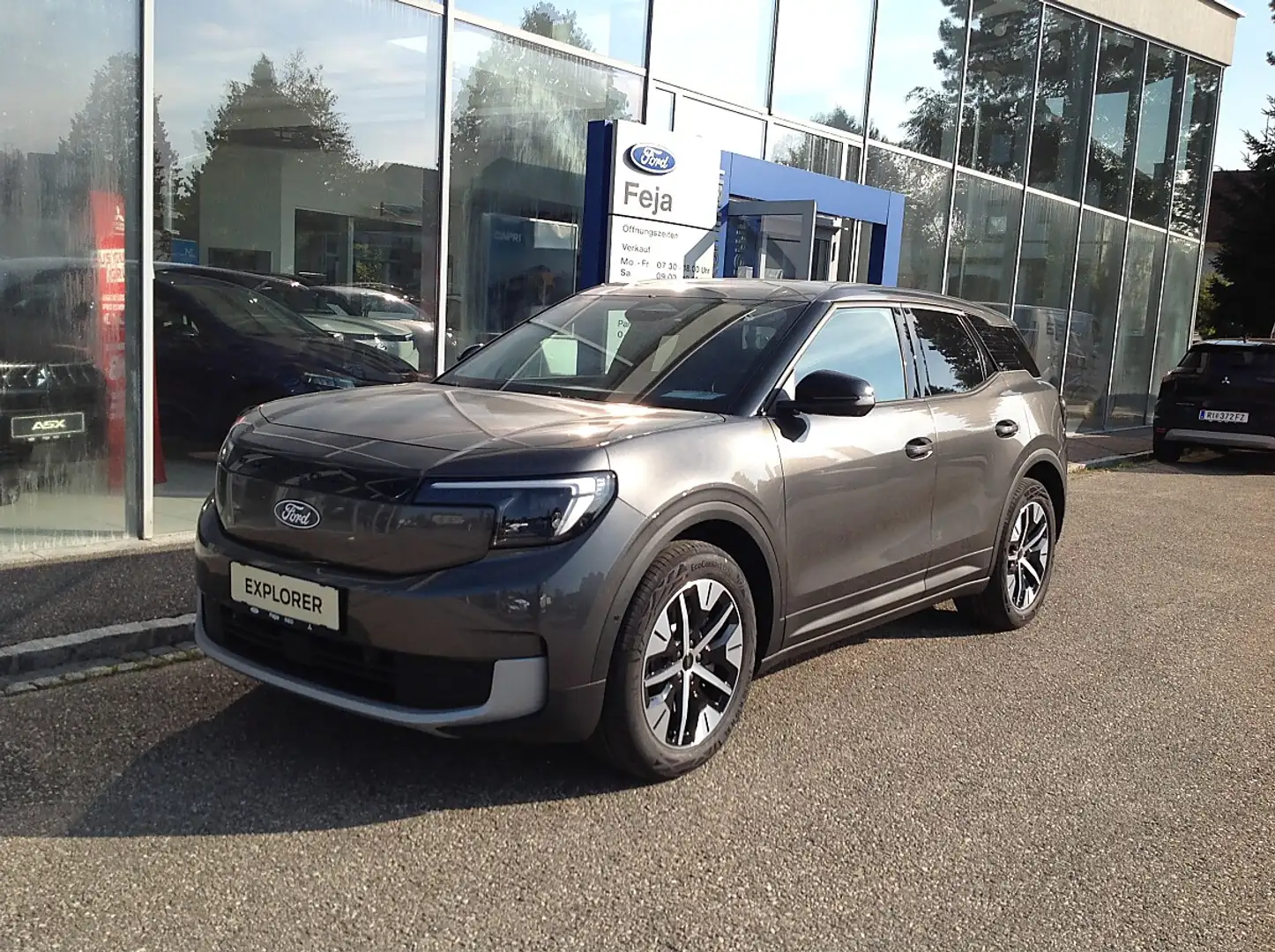 Ford Explorer Select RWD (Extended Range 79KWh) Grau - 1