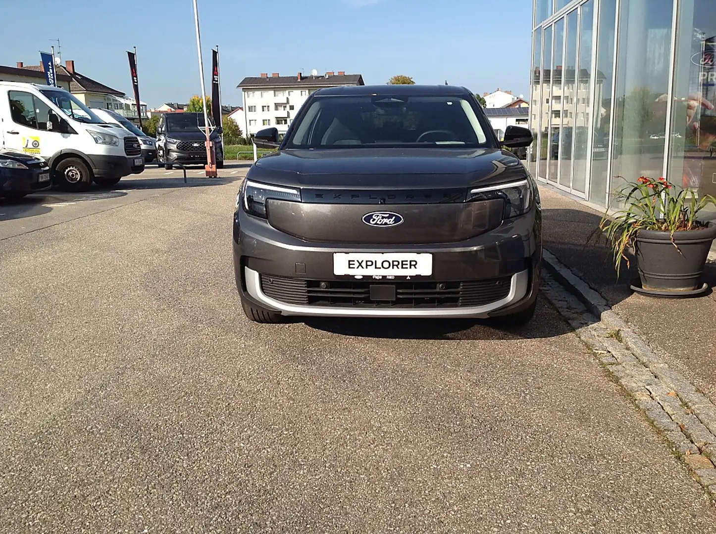Ford Explorer Select RWD (Extended Range 79KWh) Grau - 2