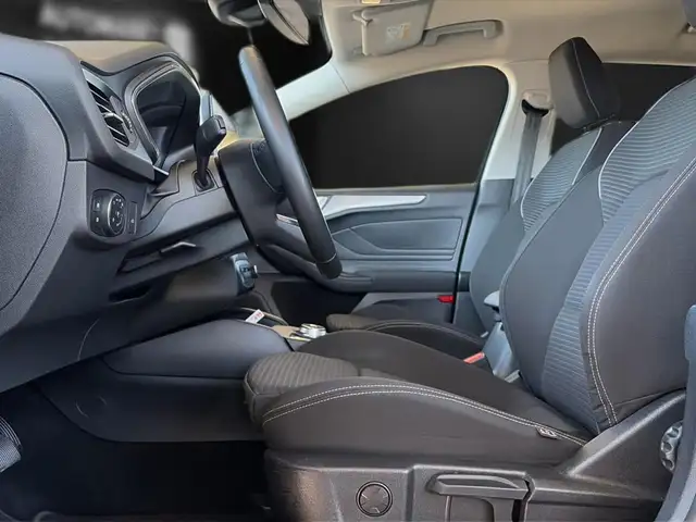 Ford Focus view 13
