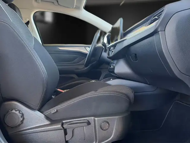 Ford Focus view 14