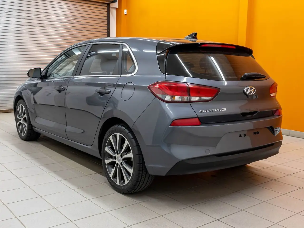 Hyundai ELANTRA photo Hyundai ELANTRA