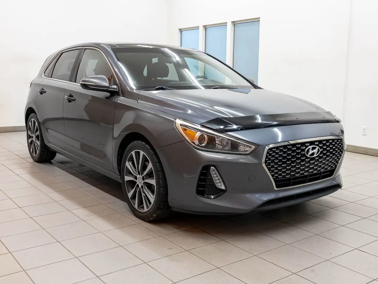 Hyundai ELANTRA photo Hyundai ELANTRA