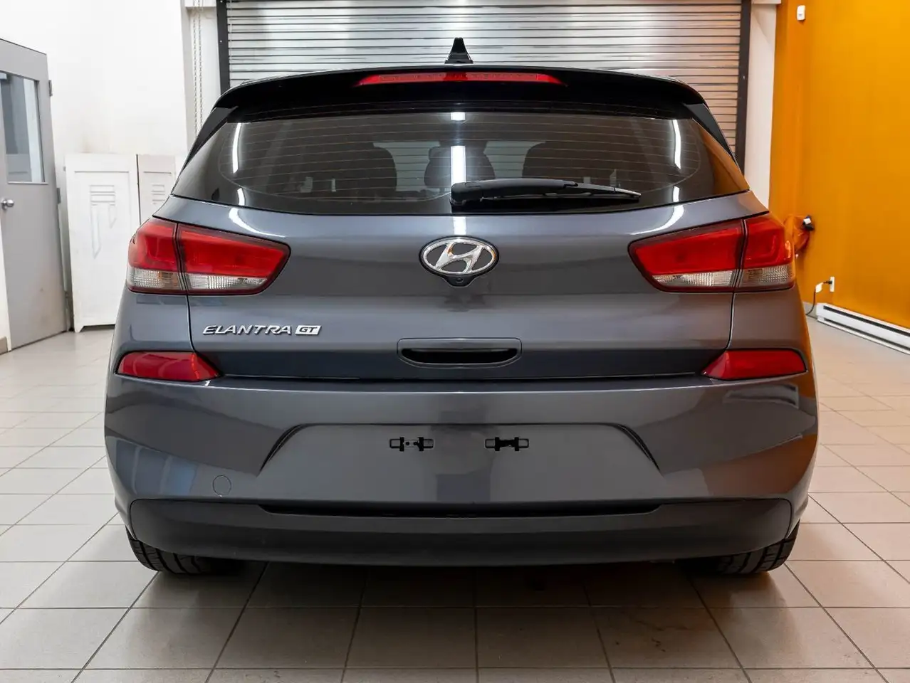 Hyundai ELANTRA photo Hyundai ELANTRA