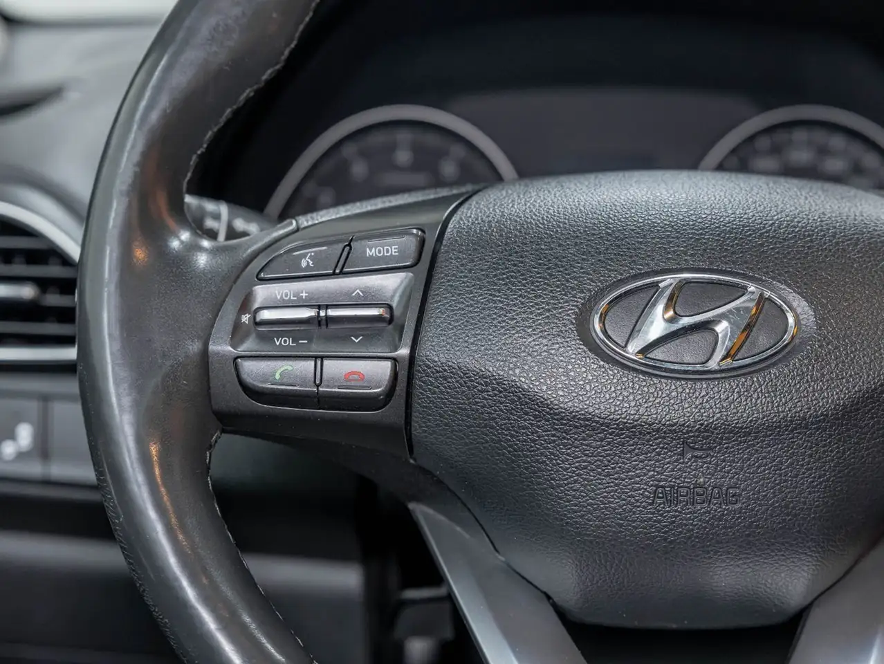 Hyundai ELANTRA photo Hyundai ELANTRA