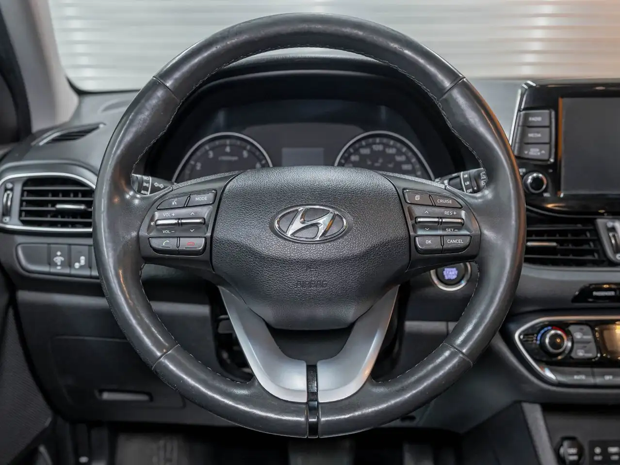 Hyundai ELANTRA photo Hyundai ELANTRA