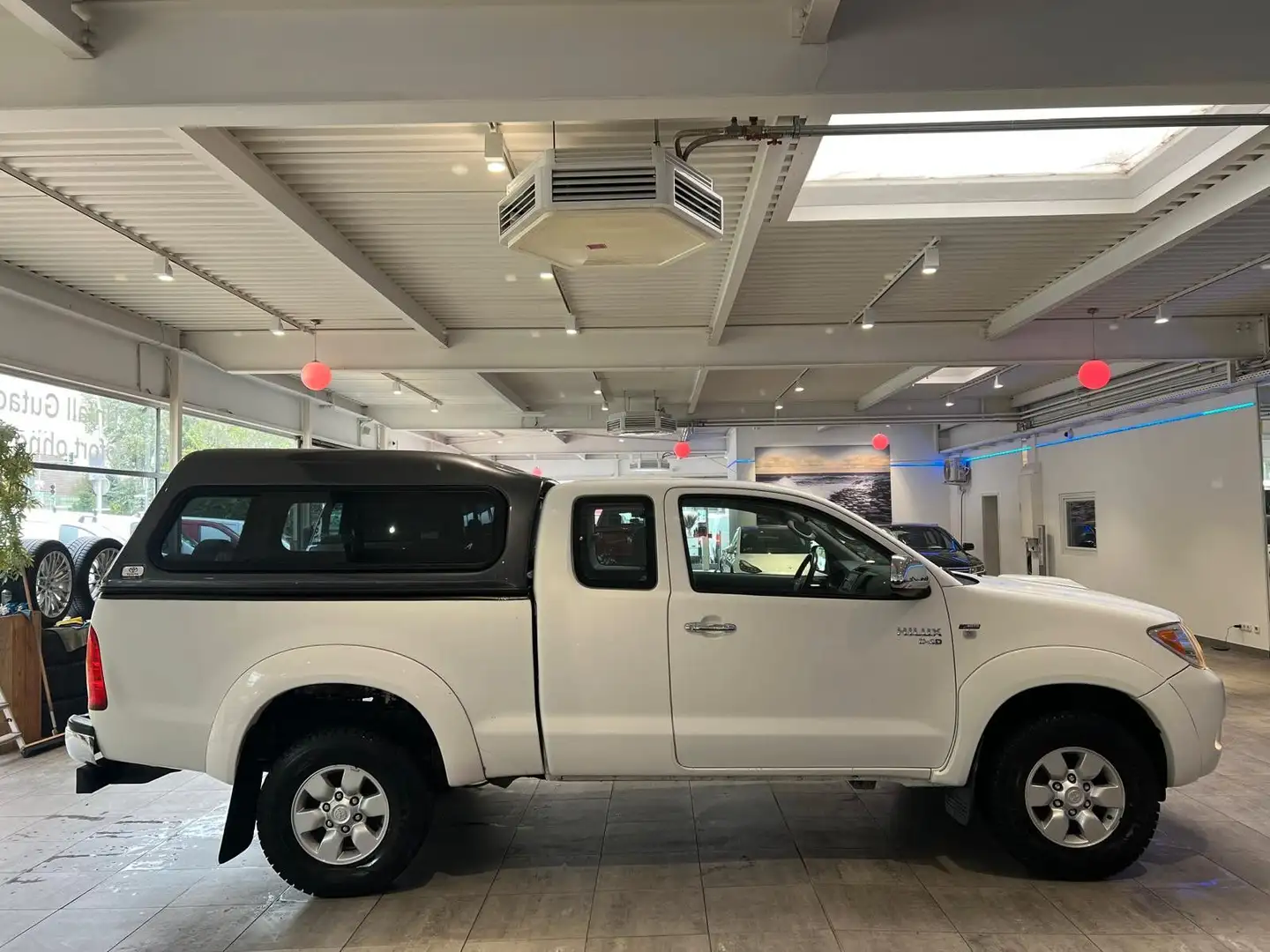 Toyota Hilux 2,5 TD Extra Cab Sol 4x4 *Hardtop* Wit - 2