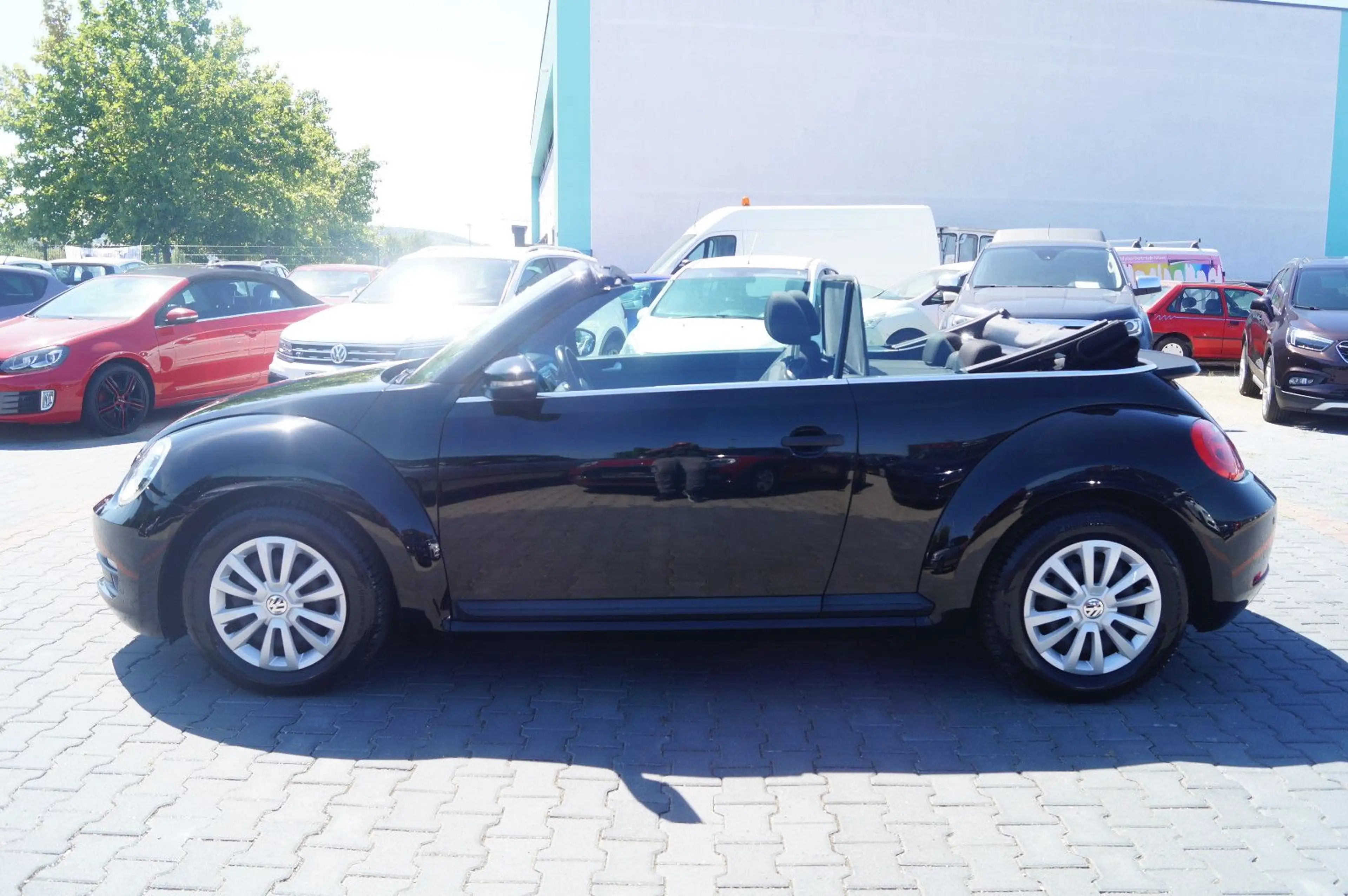 Volkswagen Beetle Cabriolet Basis BMT Klimaaut SHZ PDC Temp — photo 5