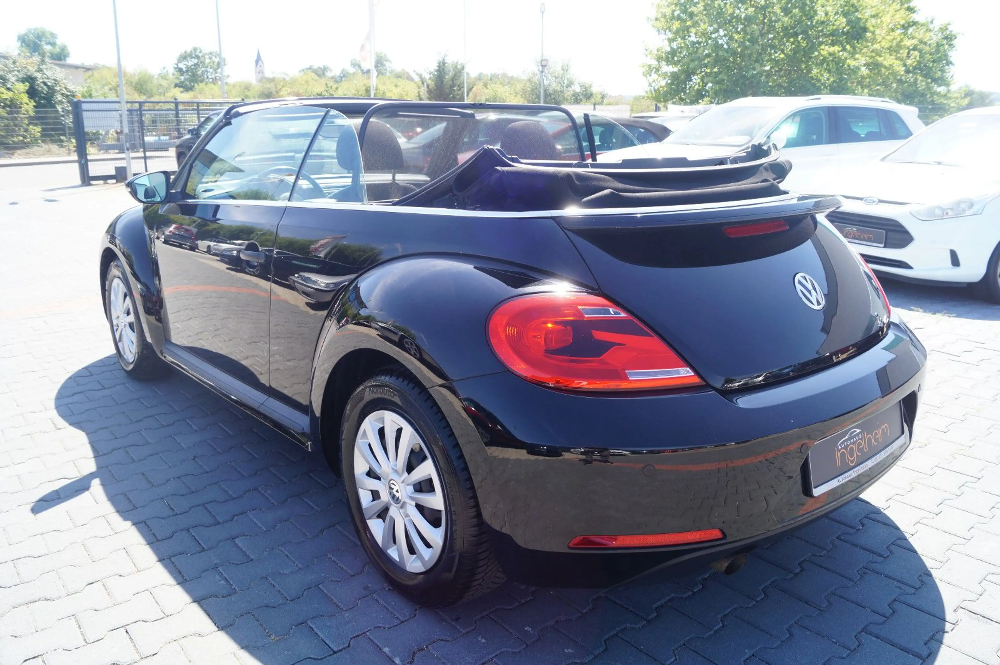 Volkswagen Beetle Cabriolet Basis BMT Klimaaut SHZ PDC Temp — photo 6