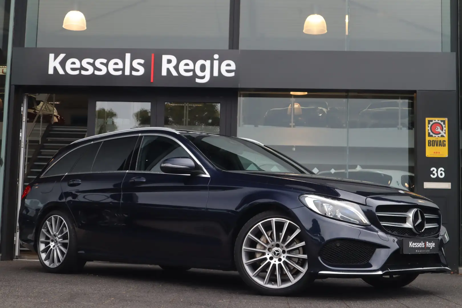 Mercedes-Benz C 180 Estate AMG Pano Burmester Camera 19 inch Stoelverw Bleu - 2
