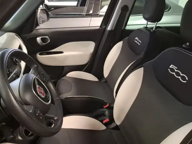 Fiat 500L view 8