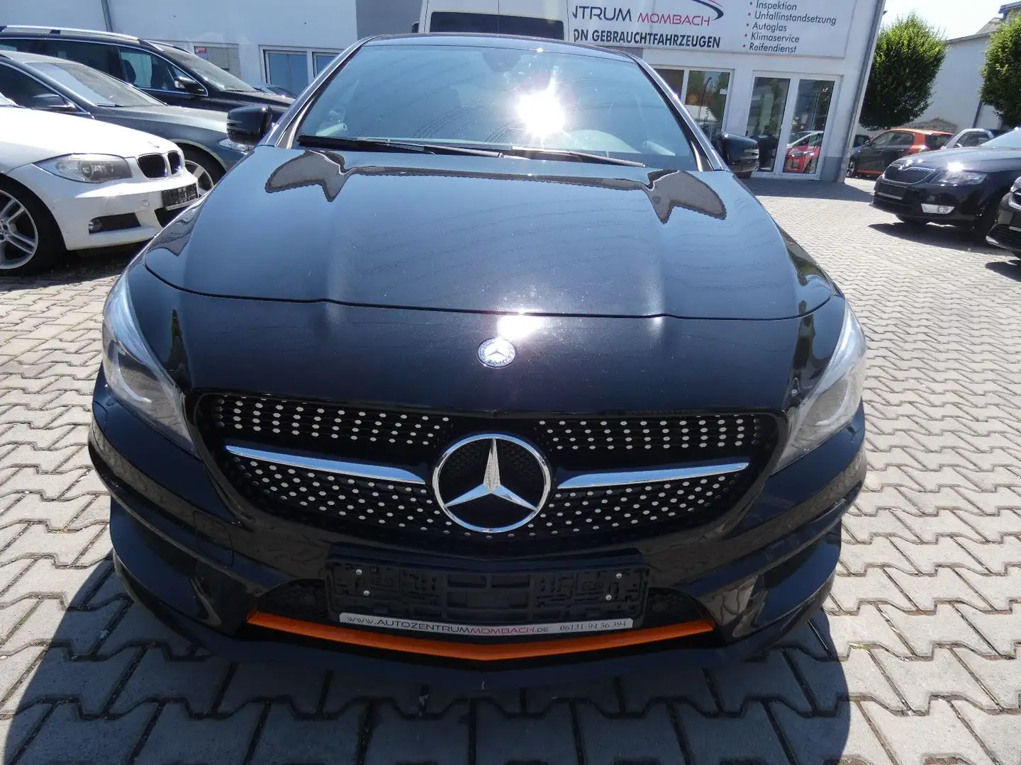 Mercedes-Benz CLA 180 180 CLA -Klasse Shooting Brake Orange Art Ed Noir - 2