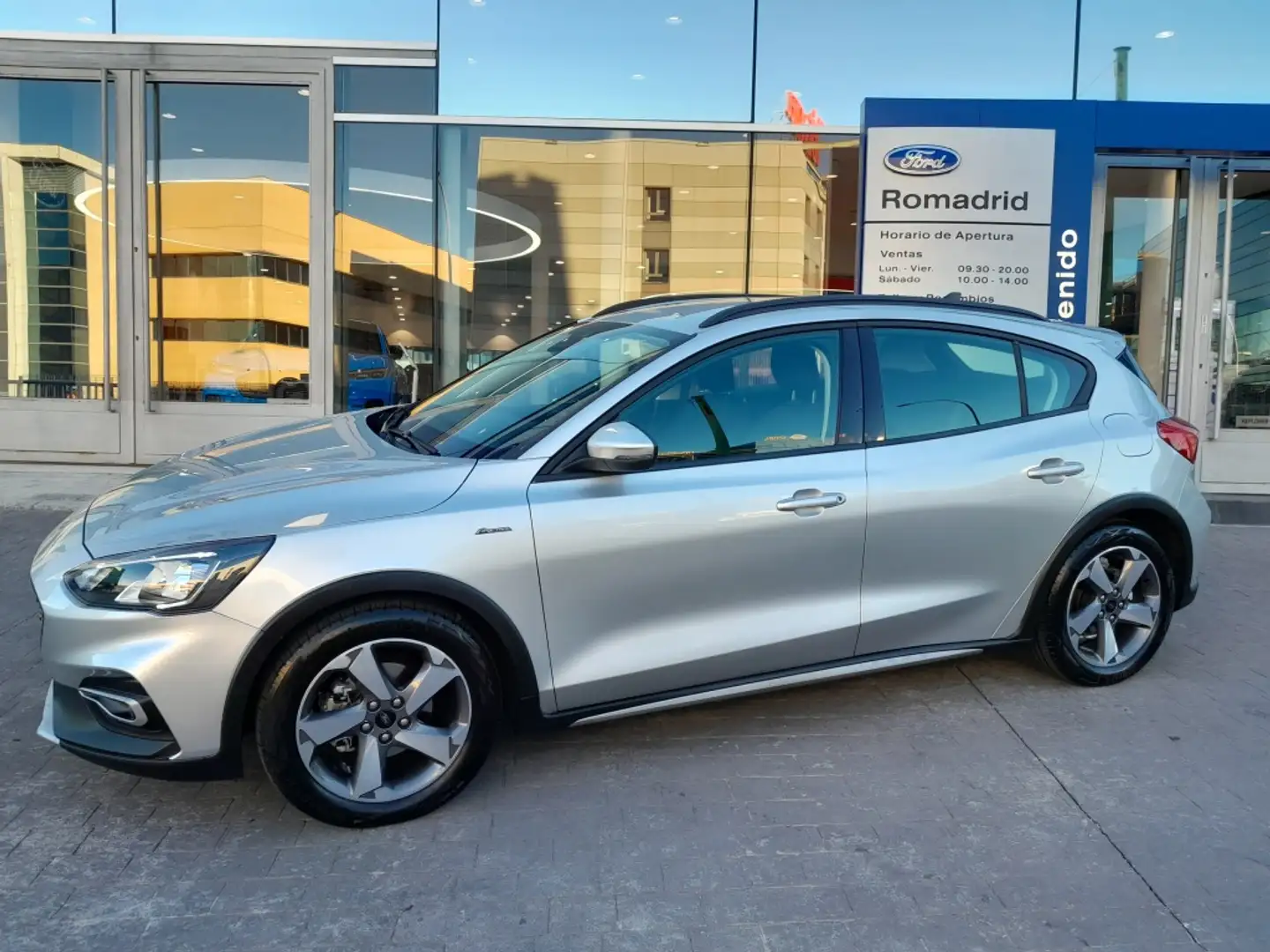 Ford Focus 1.0 Ecoboost MHEV Active 125 Silber - 2
