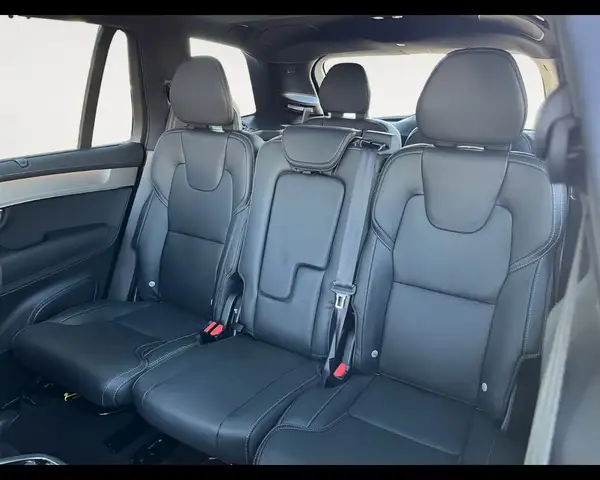 Volvo XC90 view 13