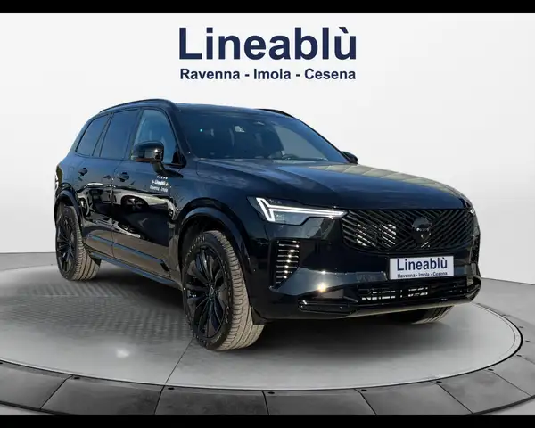 Volvo XC90 view 8