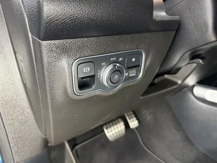 Mercedes-Benz GLB 2021, foto 18
