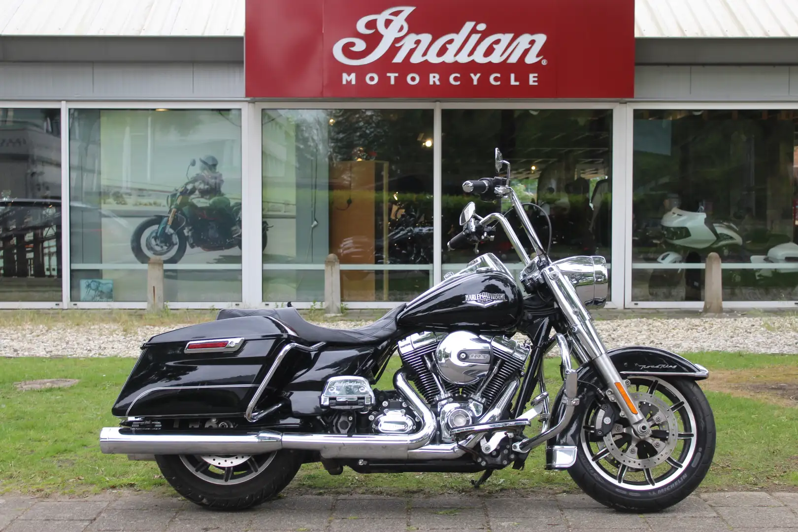 Harley-Davidson Road King FLHRI Schwarz - 1