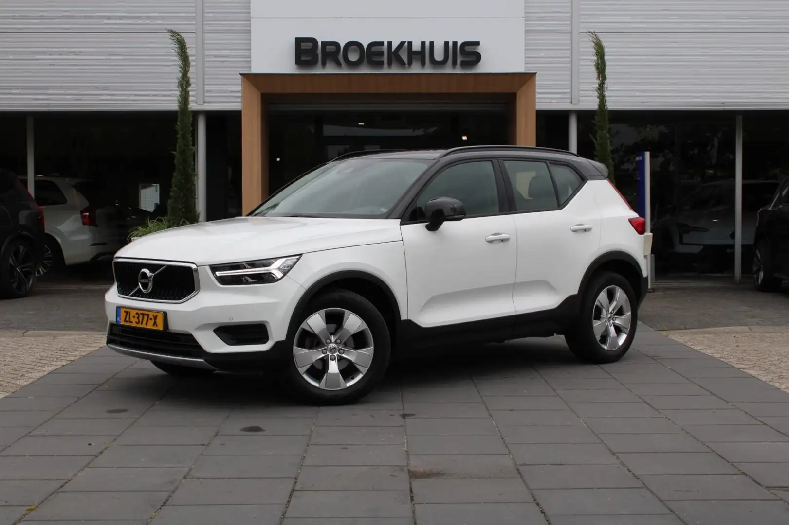 Volvo XC40 T3 Momentum Pro Wit - 1