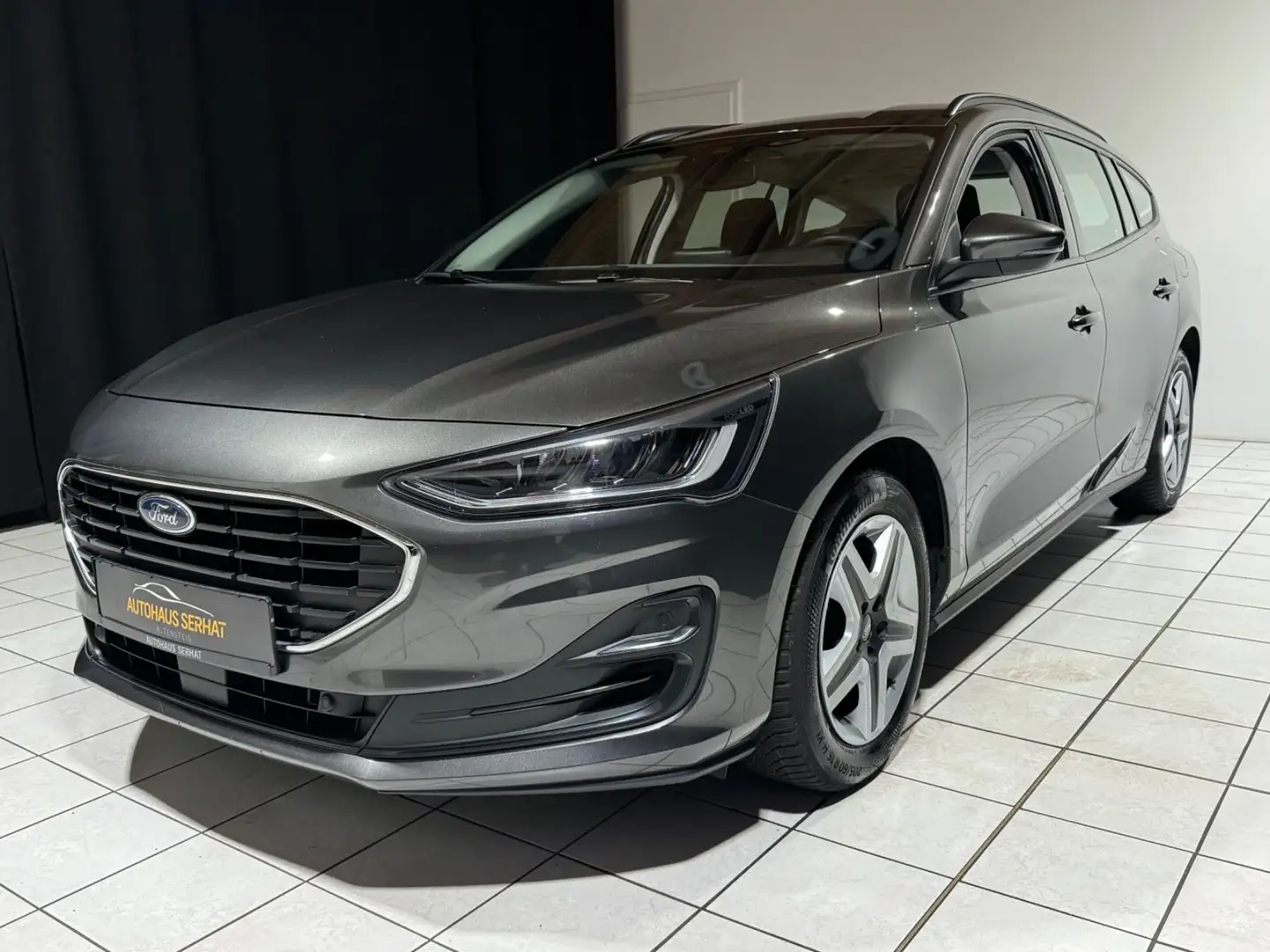Ford Focus Turnier *CARPLAY*NAVI*LED*PDC*TEMP*MFL* Gris - 1