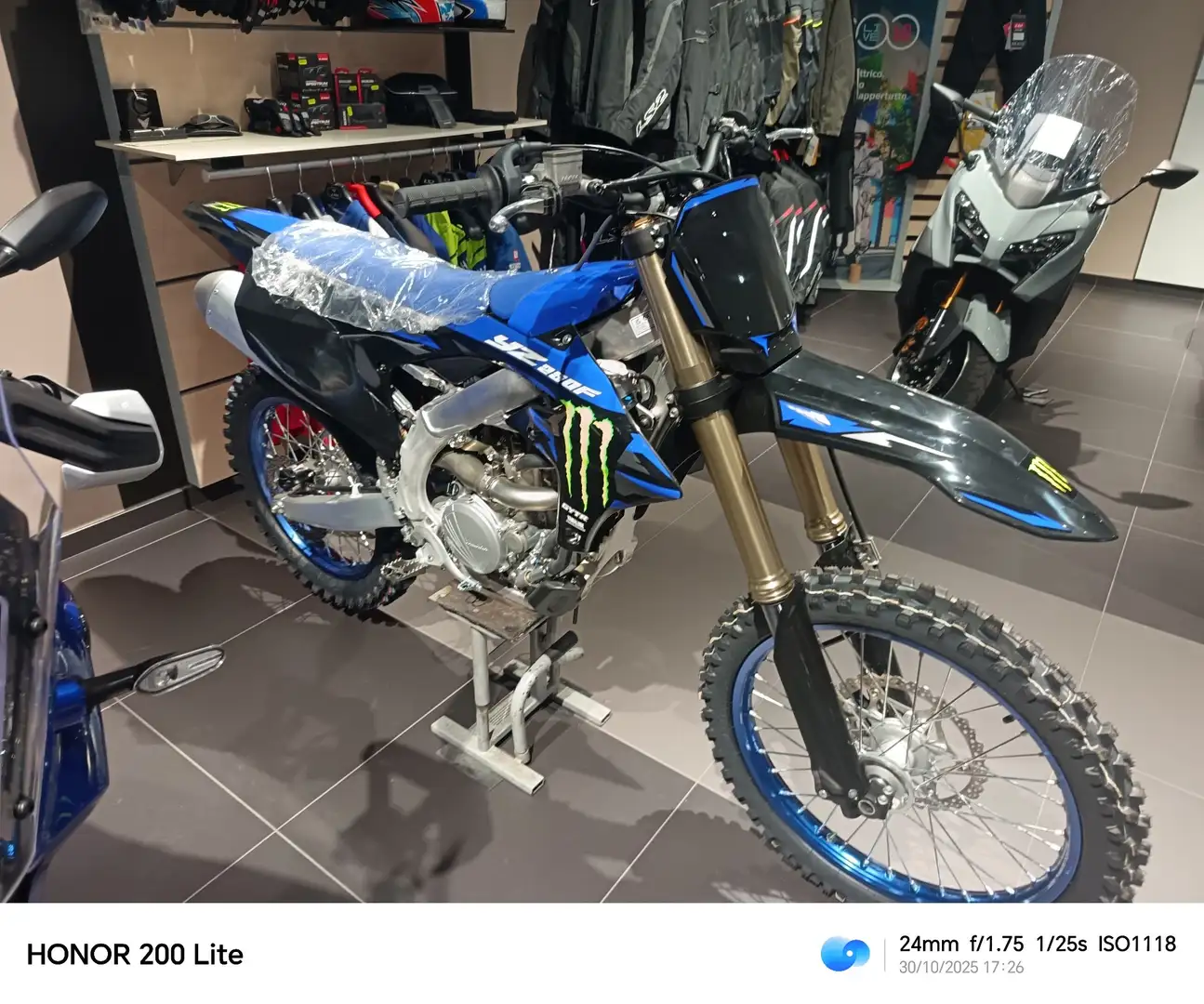 Yamaha YZF 750 Azul - 1