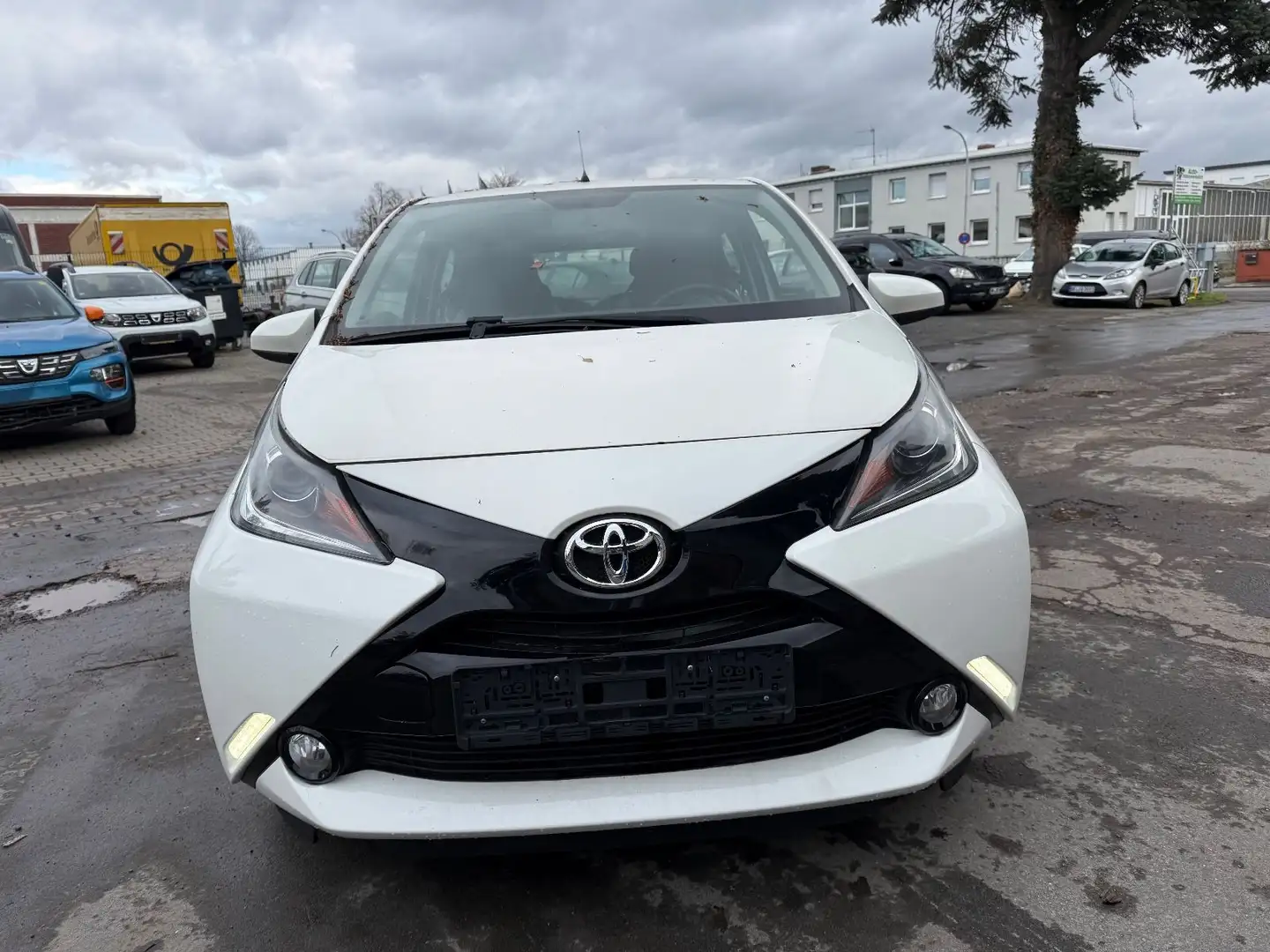 Toyota Aygo (X) 1,0-l-VVT-i Automatik Blanc - 2