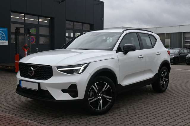 Imagine Volvo XC40 B3 DKG Plus Dark*FSHZG*H&K*BLIS*ACC*AHK