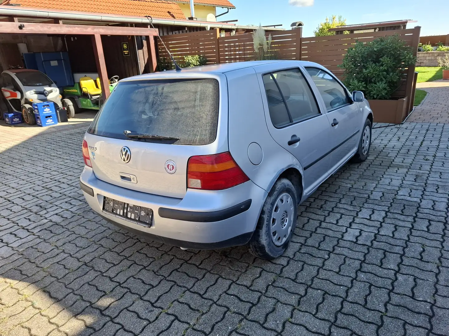 Volkswagen Golf - 1