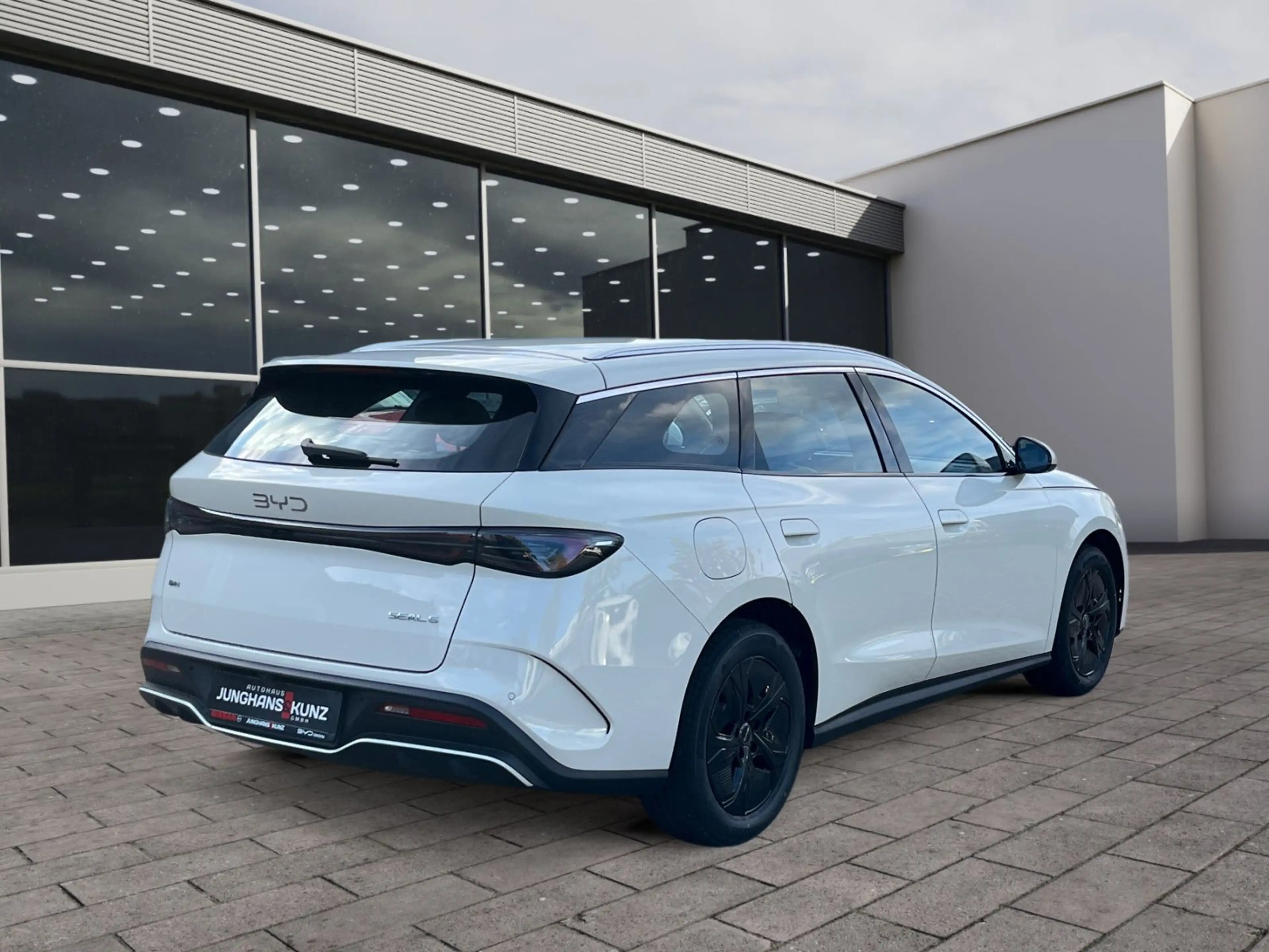 BYD Seal 6 Touring 1.5 PHEV DM-i Boost — photo 7