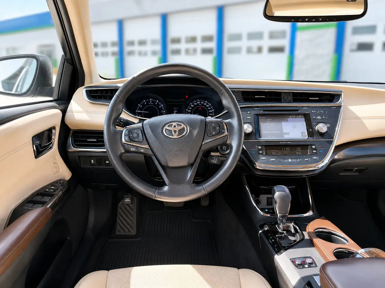 Toyota Avalon снимка Toyota Avalon