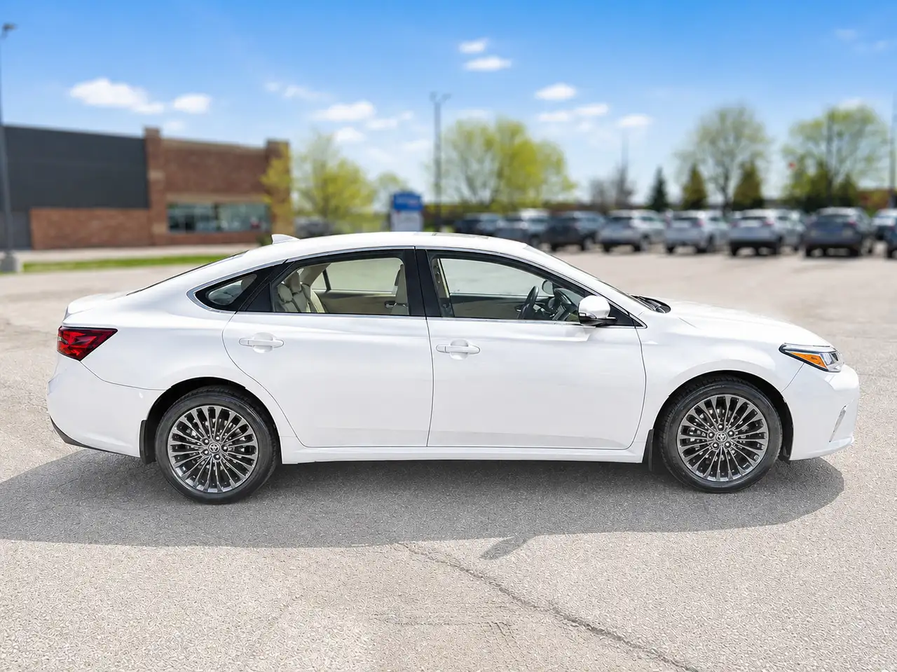 Toyota Avalon снимка Toyota Avalon