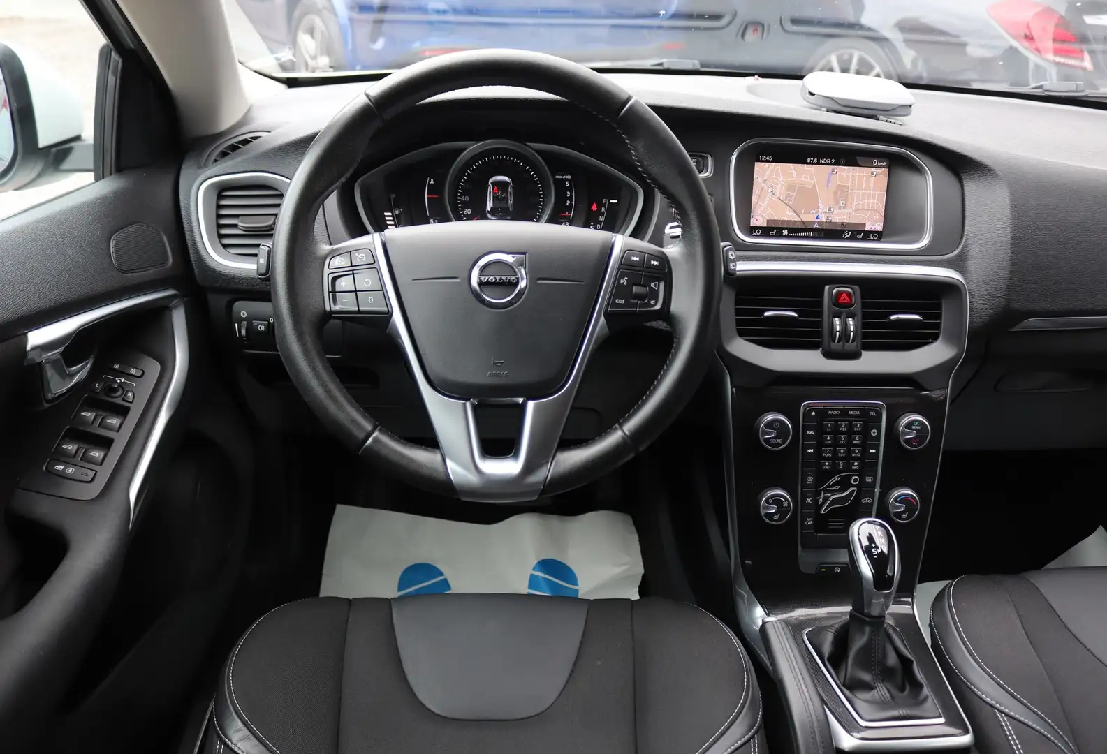 Volvo V40 D4 Momentum 2Hd*Kamera*NaviDVD*BiXenon*190Ps White - 2