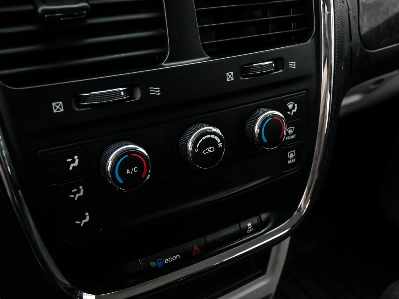 Dodge Grand Caravan photo Dodge Grand Caravan