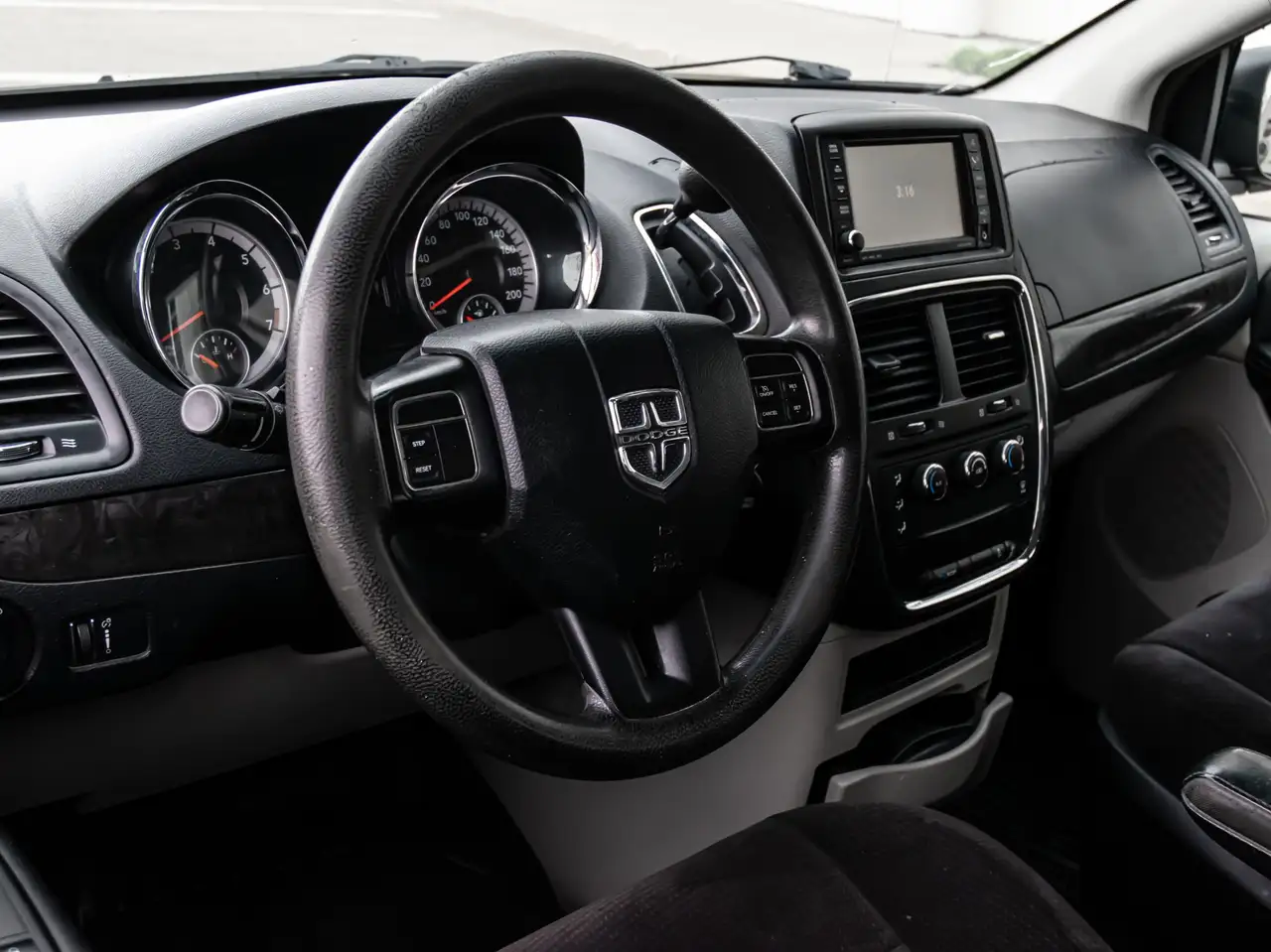 Dodge Grand Caravan photo Dodge Grand Caravan