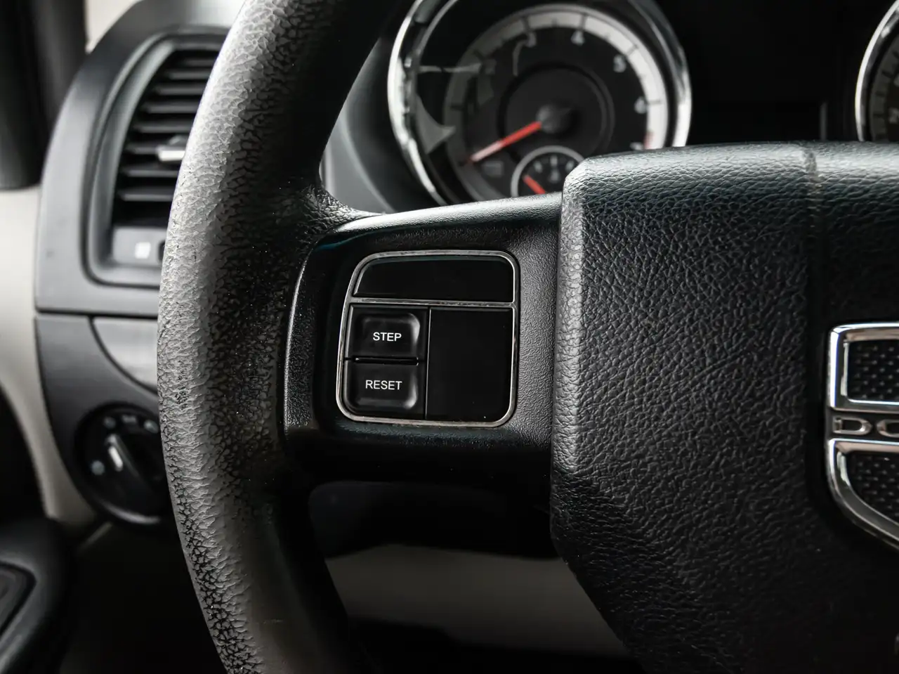 Dodge Grand Caravan photo Dodge Grand Caravan