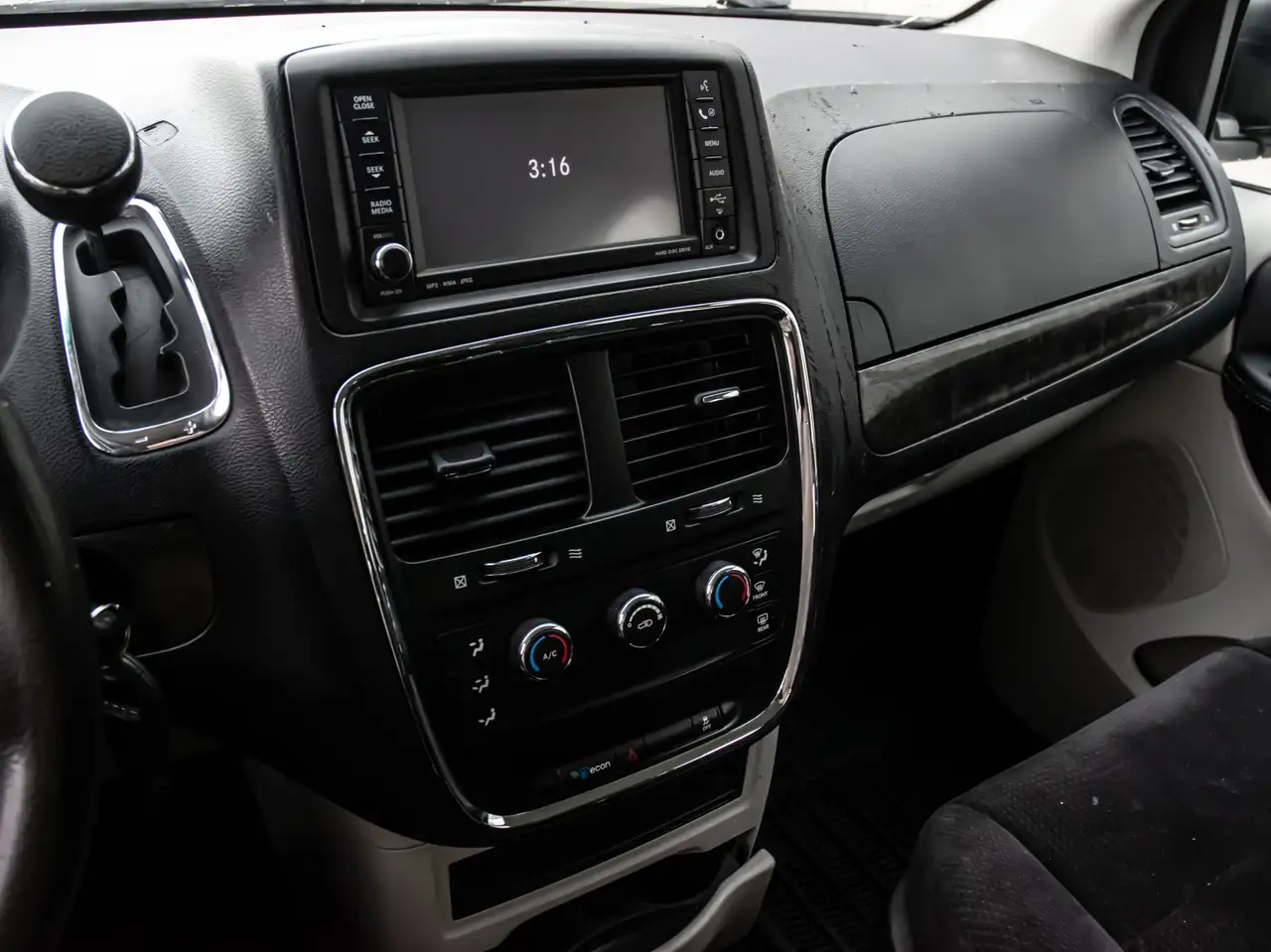 Dodge Grand Caravan photo Dodge Grand Caravan