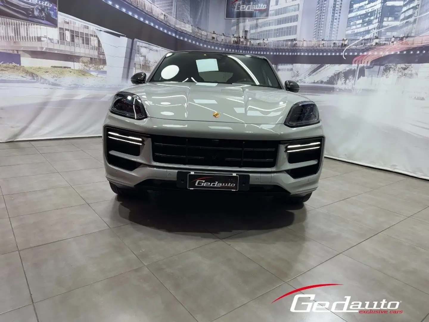 Porsche Cayenne Coupé 4.0 V8 Turbo 739CV E-Hybrid GT FULL-LED NAV Gris - 1