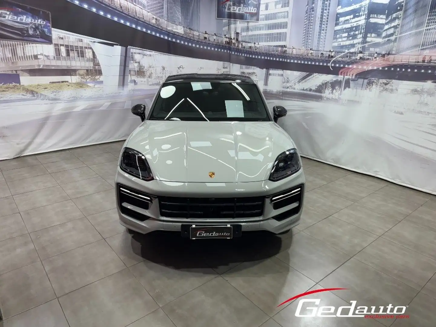Porsche Cayenne Coupé 4.0 V8 Turbo 739CV E-Hybrid GT FULL-LED NAV Gris - 2
