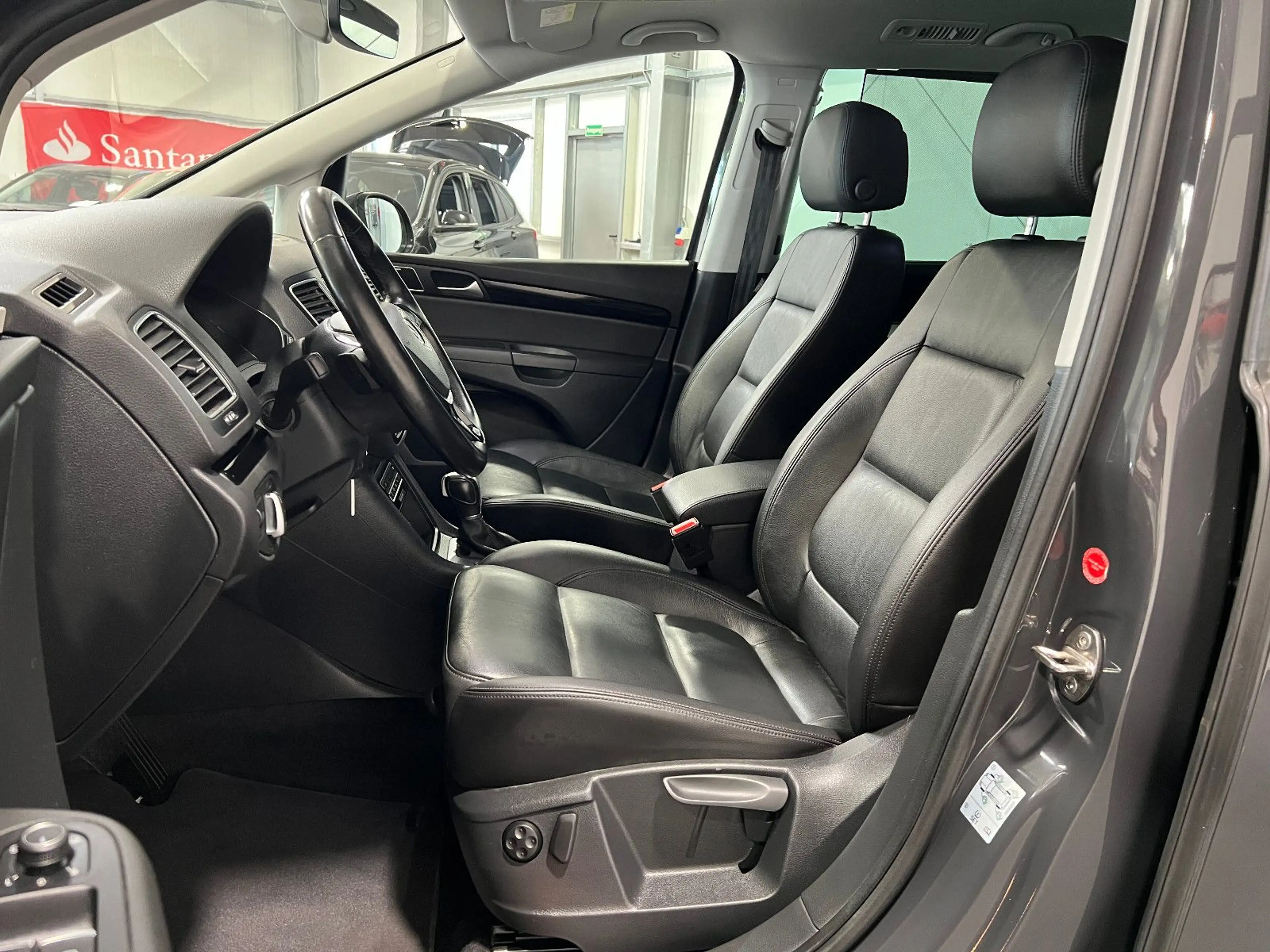 Volkswagen Sharan 1.4 TSI Automatik **7-Sitze*Leder*Xenon** — photo 14
