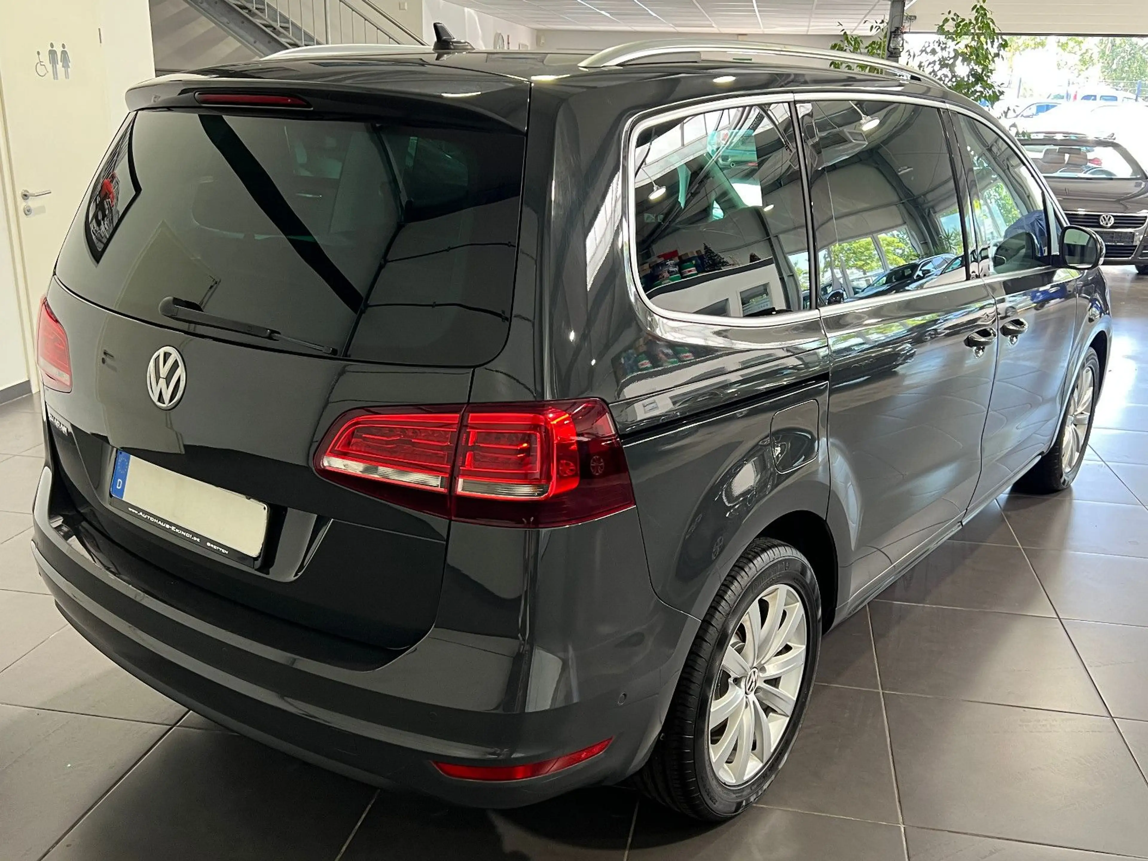 Volkswagen Sharan 1.4 TSI Automatik **7-Sitze*Leder*Xenon** — photo 8