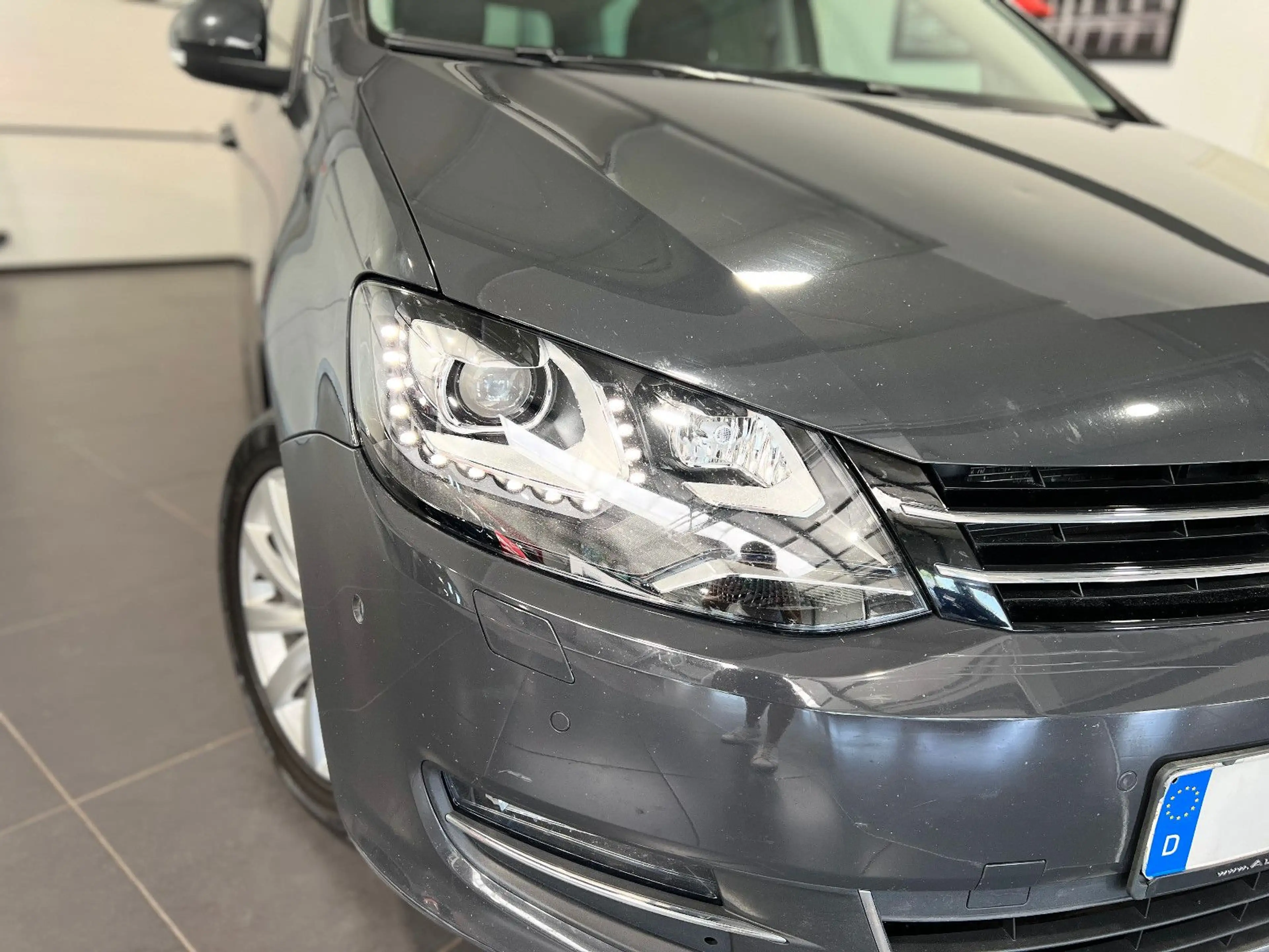 Volkswagen Sharan 1.4 TSI Automatik **7-Sitze*Leder*Xenon** — photo 4
