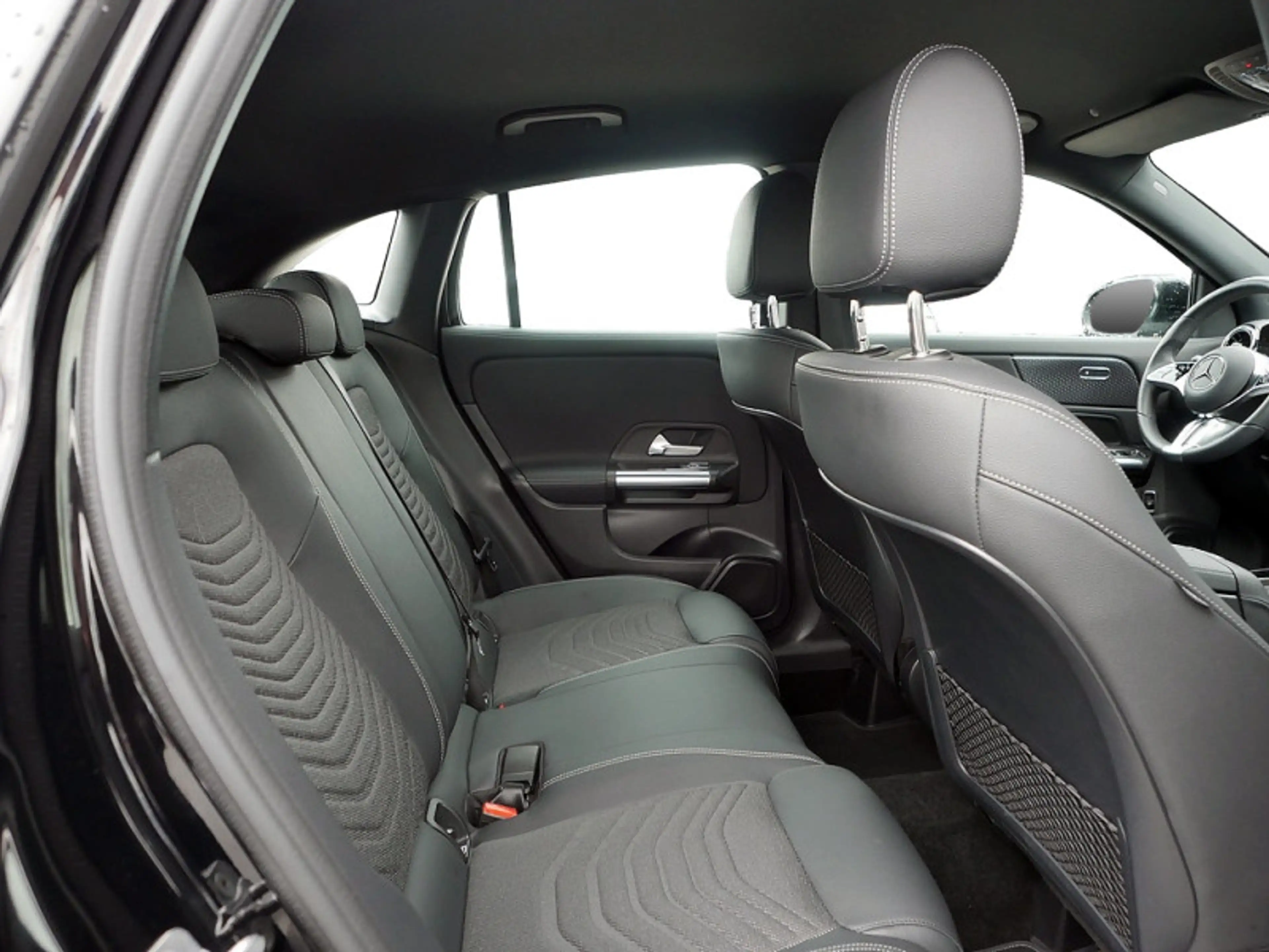 Mercedes-Benz GLA 200 d // PROGRESSIVE MULTI AHK DISTR KAMERA — photo 9