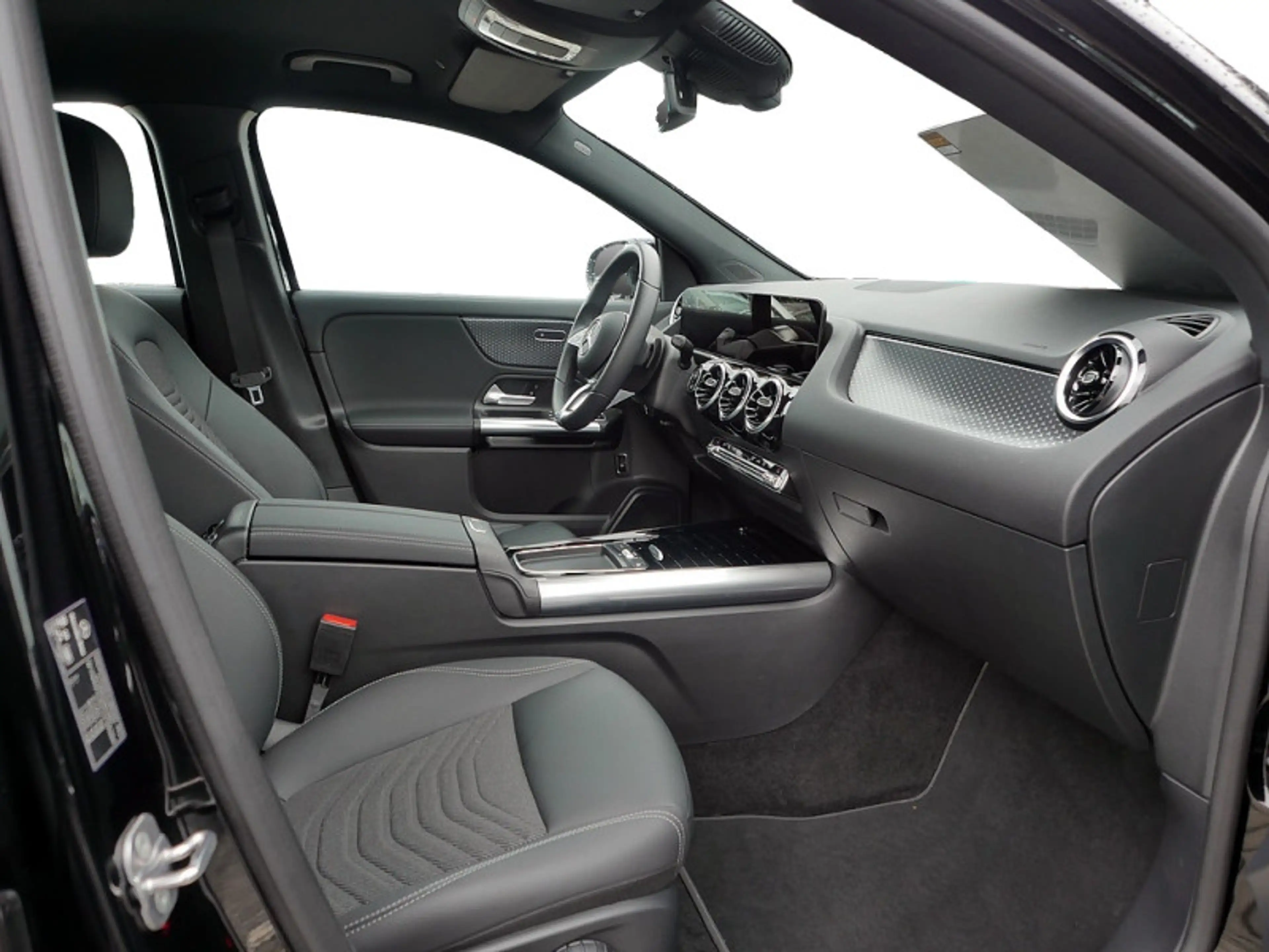 Mercedes-Benz GLA 200 d // PROGRESSIVE MULTI AHK DISTR KAMERA — photo 8
